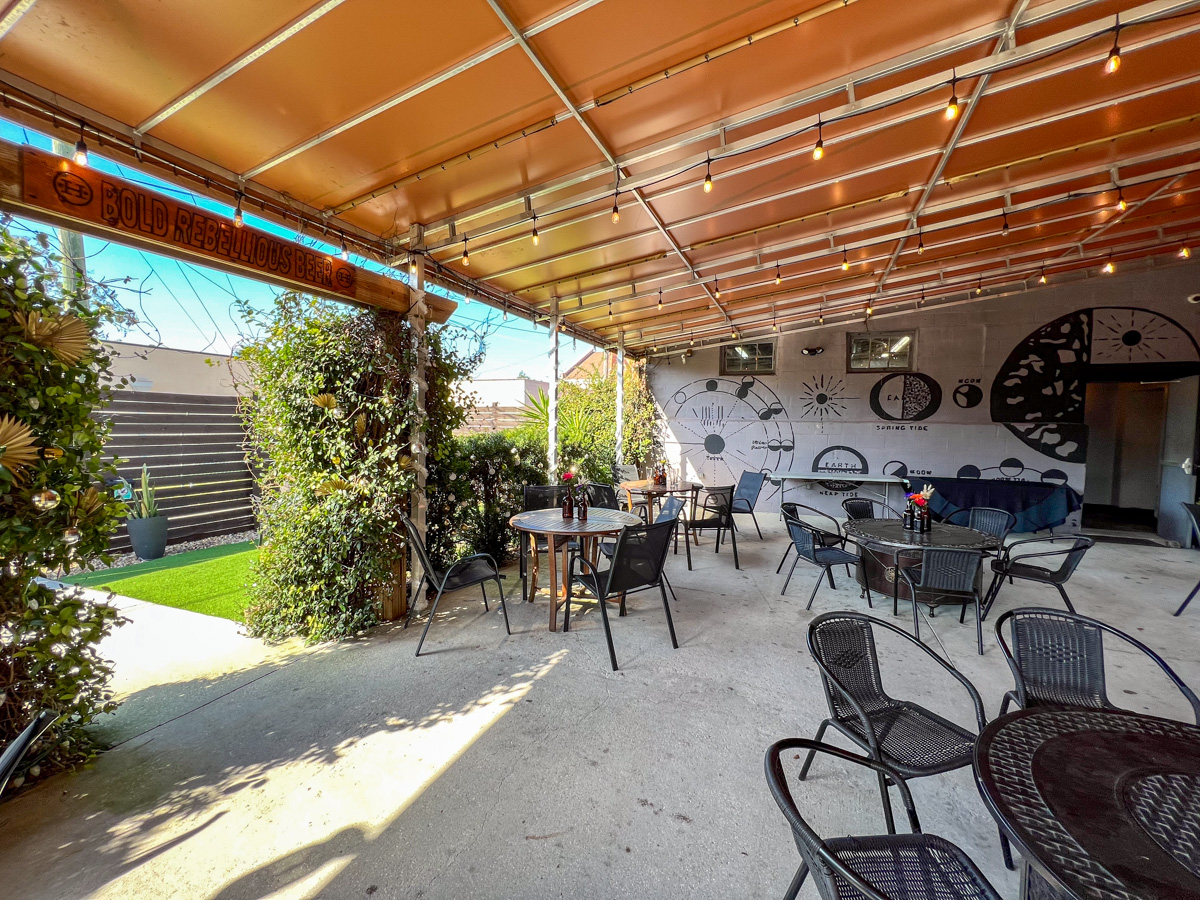 Outdoor Seating in Helios Beer Garden - Hyperion Brewing Company | ViewFromALove